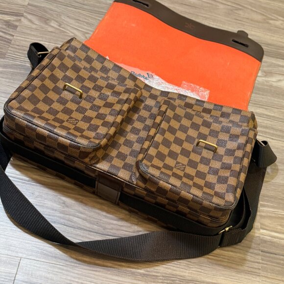 Louis Vuitton Brown and Red Messenger Bag with Iconic Design - Picture 8 of 14